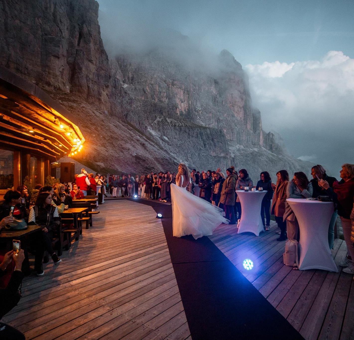 Foto per Sfilata di moda sulla lounge panoramica più alta dell'Alto Adige